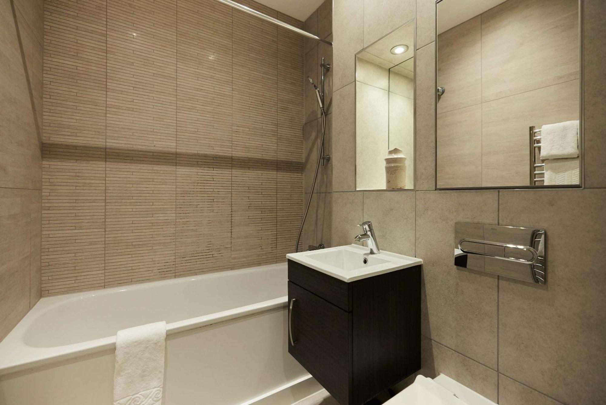The Harlesden Escape - Spacious 3bdr Flat With Balcony Apartment London